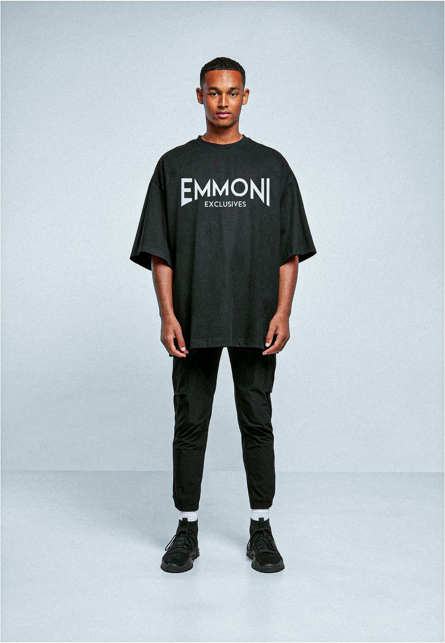 "Emmoni Exclusives Curved" Black/White Big Tee