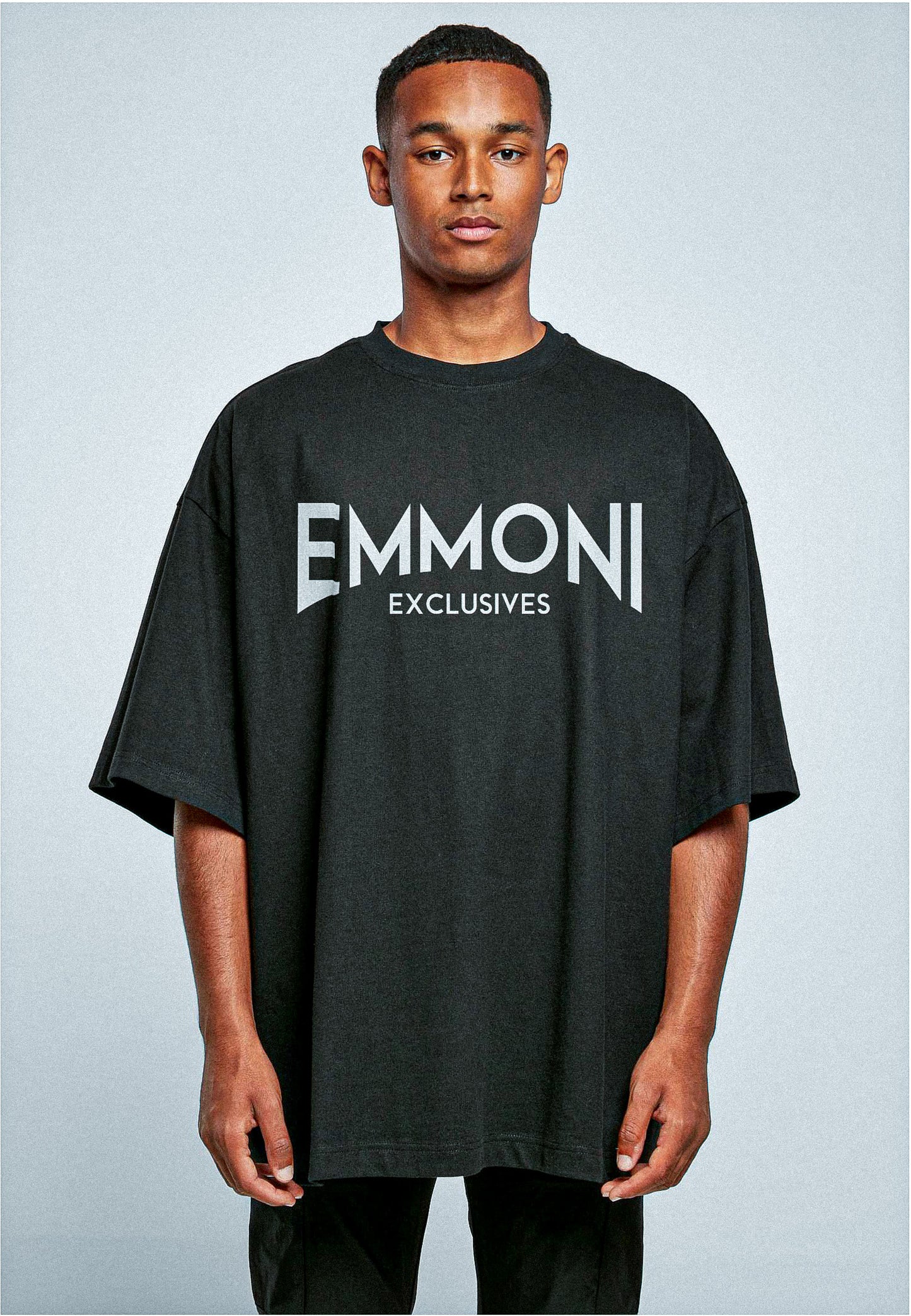 "Emmoni Exclusives Curved" Black/White Big Tee